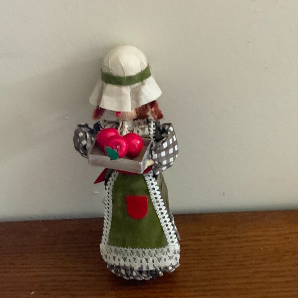 Vintage CORN HUSK DOLL with box of apples, Kurt Adler Doll - Picture 12 of 12